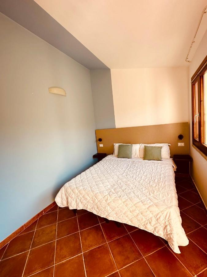 Rocce Rosse Sardinia Aparthotel Isola Rossa Bagian luar foto