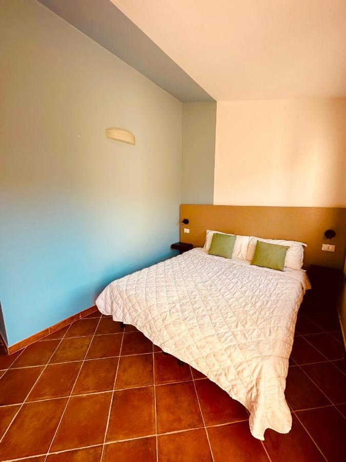 Rocce Rosse Sardinia Aparthotel Isola Rossa Bagian luar foto