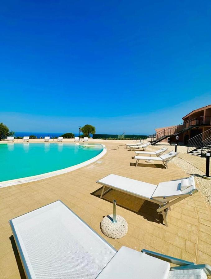 Rocce Rosse Sardinia Aparthotel Isola Rossa Bagian luar foto